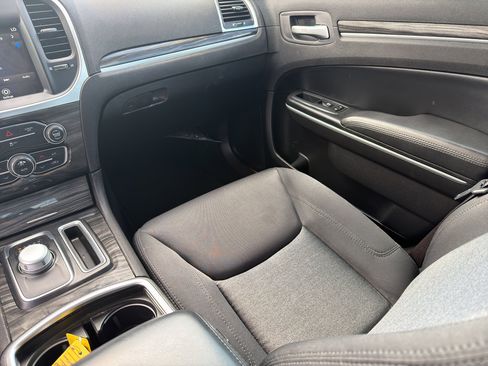 Used 2022 Chrysler 300 Touring w/ Sport Appearance Package RWD image 13