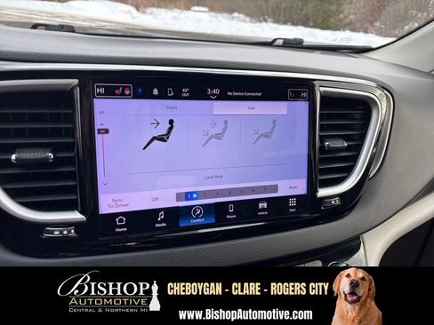 Used 2023 Chrysler Pacifica Touring-L FWD image 24
