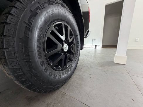 Used 2014 Nissan Frontier SV w/ SV Value Truck Package AWD/4WD image 5