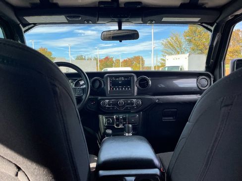 Used 2022 Jeep Gladiator Sport image 16