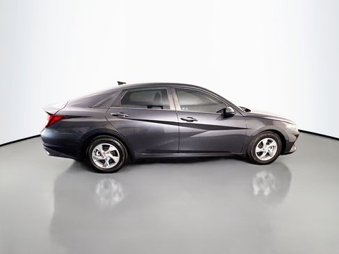 Used 2022 Hyundai Elantra SE FWD image 11