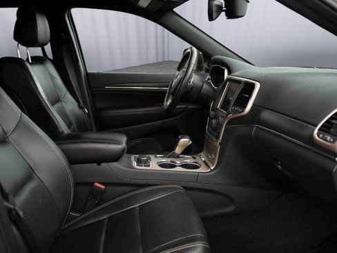 Used 2017 Jeep Grand Cherokee Limited image 16