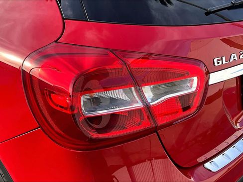 Used 2019 Mercedes-Benz GLA 250 4MATIC image 28