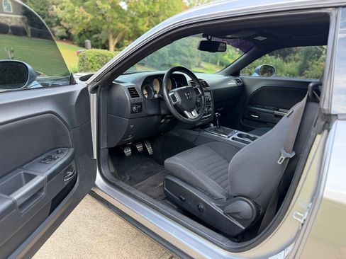 Used 2014 Dodge Challenger R/T RWD image 10