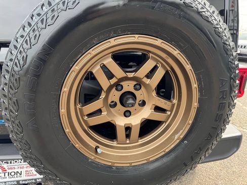 Used 2021 Jeep Wrangler Unlimited Sahara AWD/4WD image 44