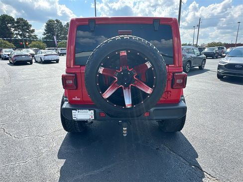Used 2018 Jeep Wrangler Unlimited Sahara image 3