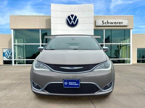 Used 2017 Chrysler Pacifica Limited w/ UConnect Theater Package image 7