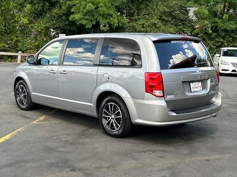 Used 2018 Dodge Grand Caravan SE image 5