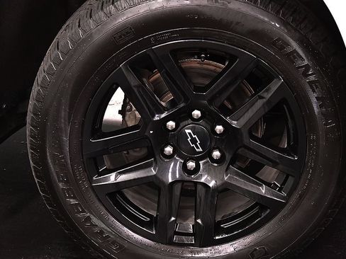 Used 2023 Chevrolet Silverado 1500 RST w/ Z71 Off-Road Package AWD/4WD image 9