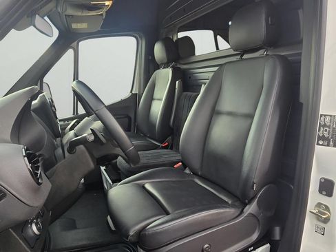 Used 2022 Mercedes-Benz Sprinter 3500 w/ Parking Package image 30