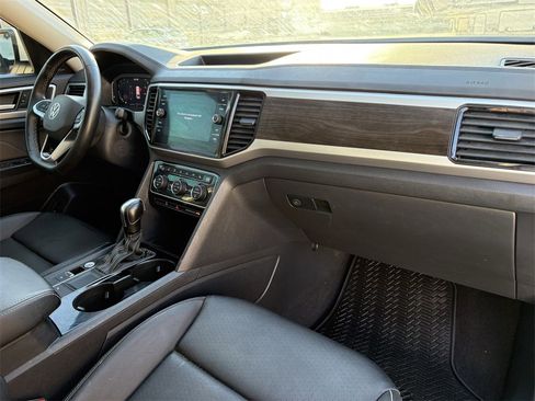 Used 2023 Volkswagen Atlas SE image 30