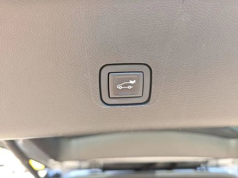 Used 2023 Chevrolet Traverse LT FWD image 52