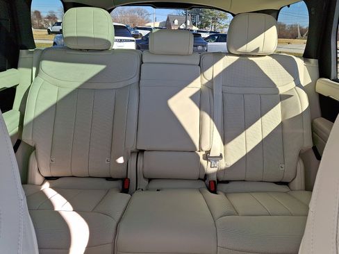 New 2026 Land Rover Range Rover Long Wheelbase SE image 15