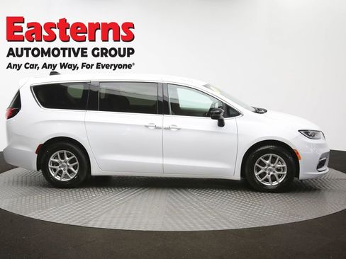 Used 2024 Chrysler Pacifica Touring-L FWD image 47