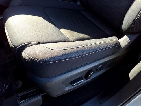 Used 2025 Nissan Pathfinder SV image 16