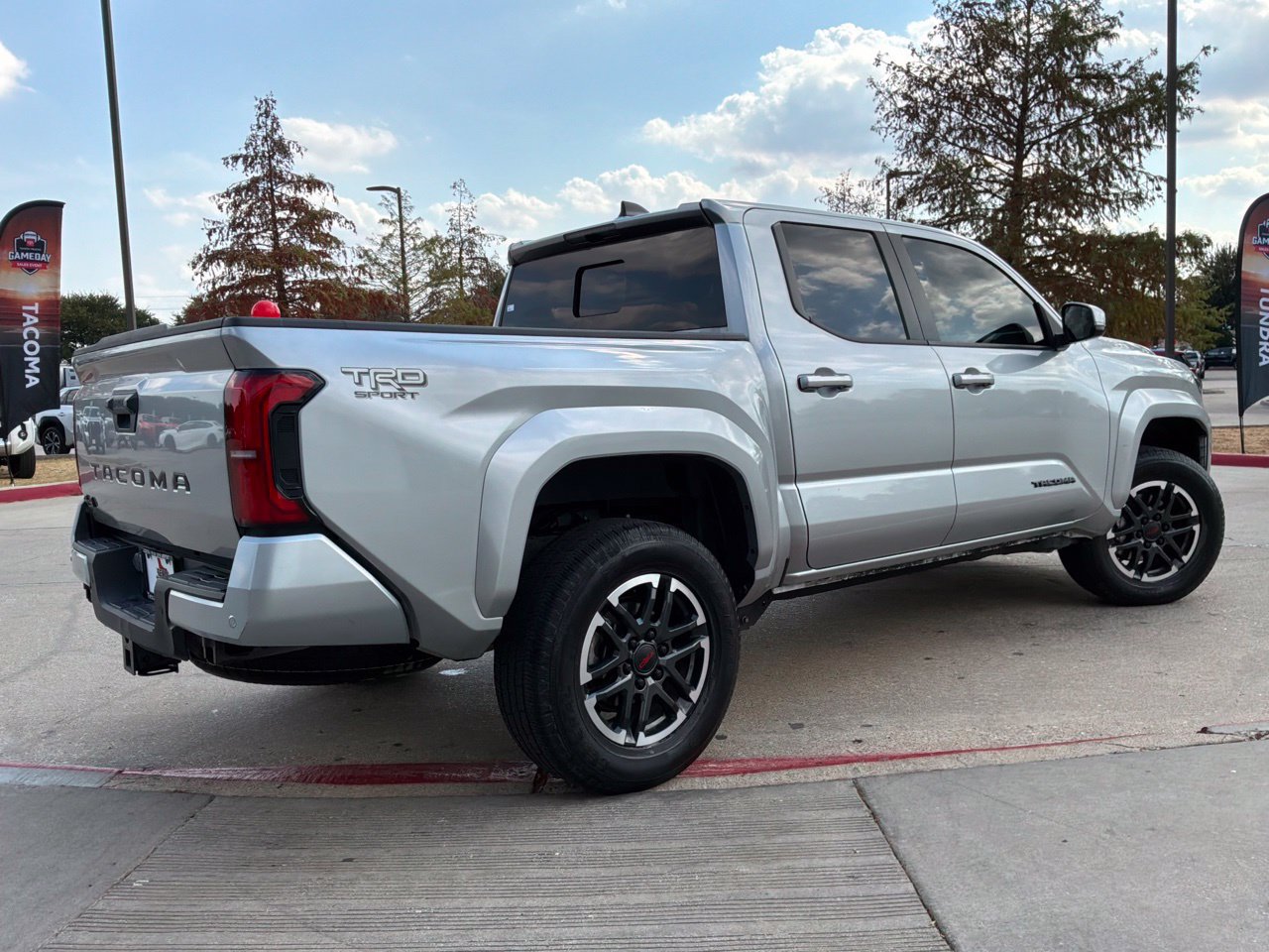 Used 2024 Toyota Tacoma TRD Sport w/ TRD Sport Upgrade Package AWD/4WD image 6