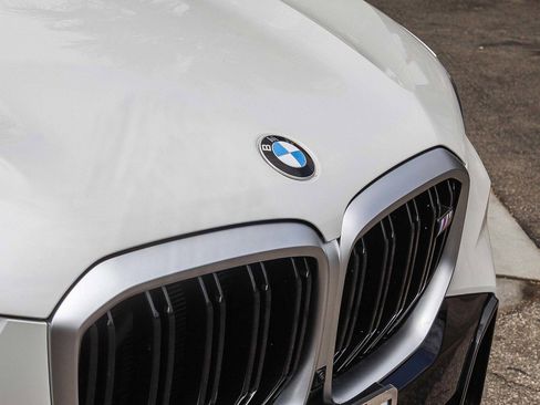 Used 2025 BMW X5 M60i image 9