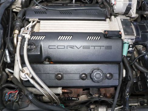 Used 1993 Chevrolet Corvette Coupe image 2