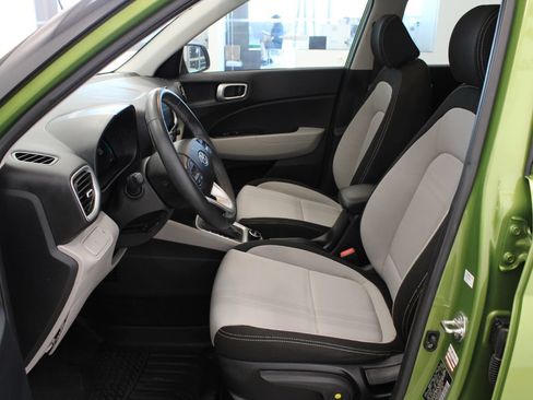 Used 2024 Hyundai Venue SEL FWD image 10