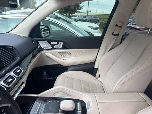 Used 2024 Mercedes-Benz GLS 580 4MATIC image 12