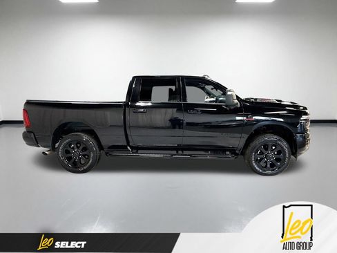 Used 2025 RAM 3500 Laramie AWD/4WD image 6