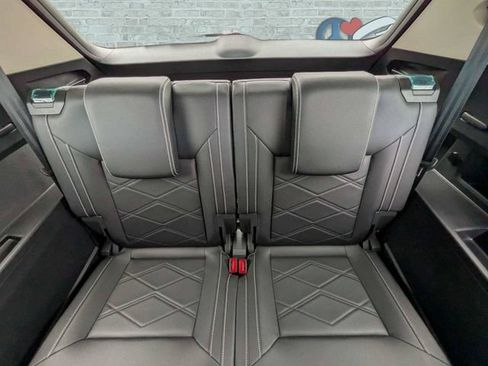 Certified 2025 Volkswagen Atlas SE FWD image 15