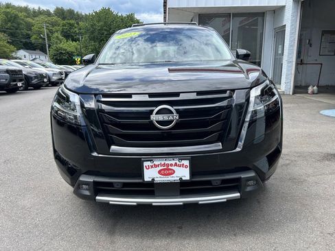 Used 2023 Nissan Pathfinder SL w/ Black Appearance Package AWD/4WD image 3