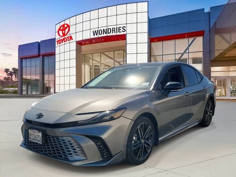 Used 2025 Toyota Camry XSE AWD/4WD image 2