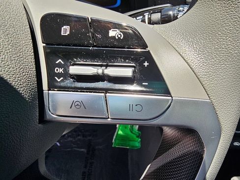 Certified 2025 Hyundai Elantra SE FWD image 26