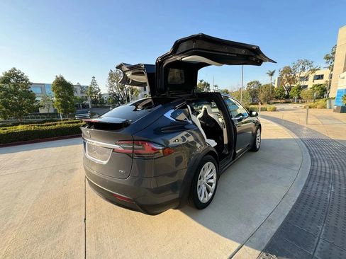 Used 2017 Tesla Model X 100D image 5