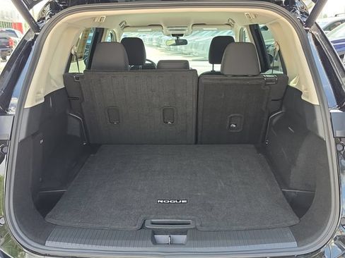 Certified 2026 Nissan Rogue SV FWD image 10