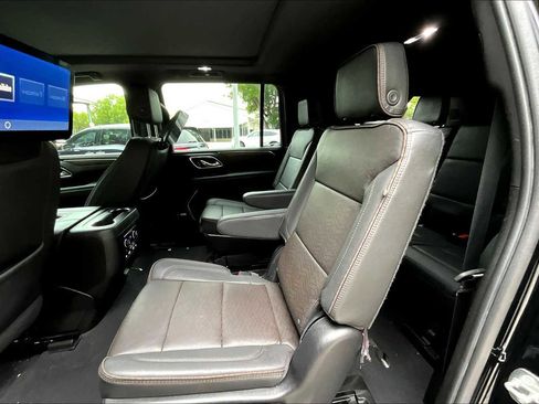 Used 2023 Chevrolet Suburban High Country w/ Premium Package 2 image 19