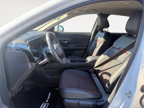 Used 2025 Nissan Kicks SR image 10