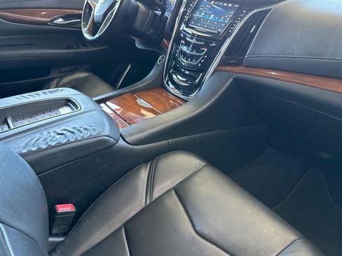 Used 2017 Cadillac Escalade Premium Luxury AWD/4WD image 35