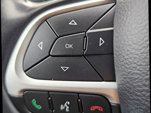 Used 2019 Jeep Compass Latitude image 16
