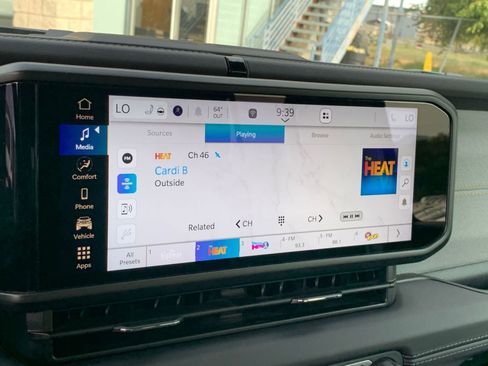 Used 2025 Jeep Wrangler Sahara image 21