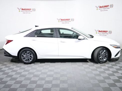 Used 2024 Hyundai Elantra SEL FWD image 3