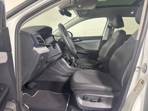 Certified 2024 Volkswagen Taos SE w/ Panoramic Sunroof Package image 11