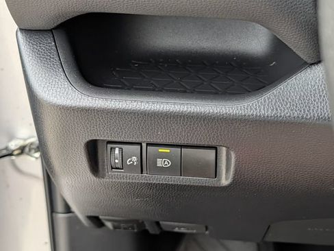 Used 2022 Toyota RAV4 LE AWD/4WD image 21
