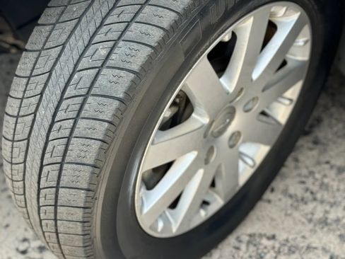 Used 2016 Chrysler Town & Country Touring FWD image 38