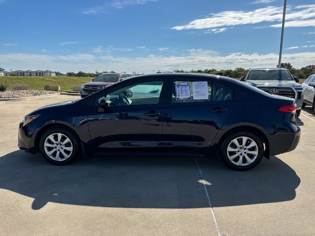Used 2026 Toyota Corolla LE FWD image 6
