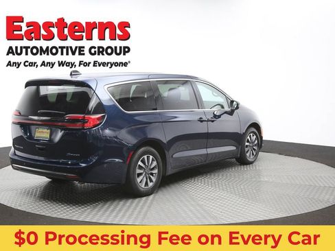 Used 2023 Chrysler Pacifica Touring-L FWD image 43