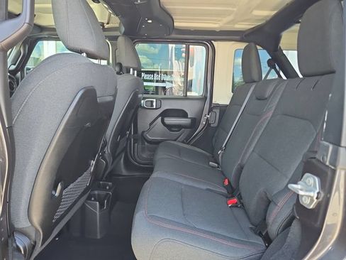 Used 2025 Jeep Wrangler Unlimited Rubicon AWD/4WD image 15