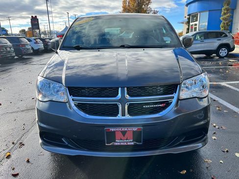 Used 2016 Dodge Grand Caravan SE image 2