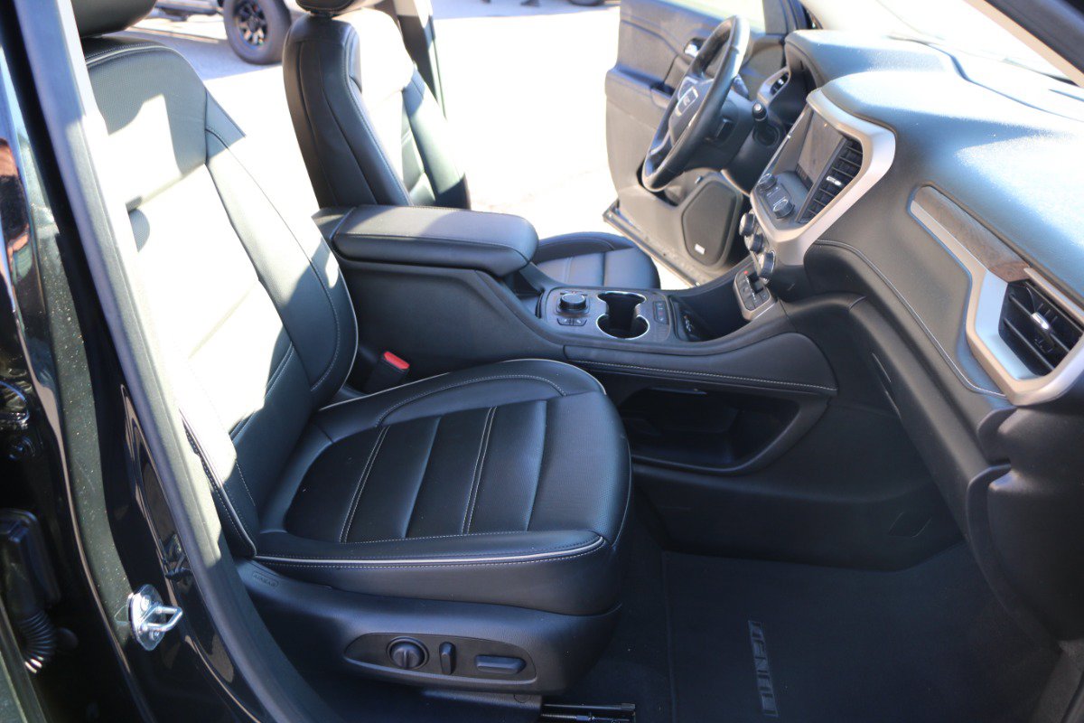 Used 2023 GMC Acadia Denali w/ Denali Ultimate Package FWD image 30