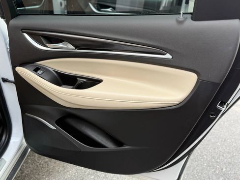 Used 2019 Buick Enclave Essence image 12