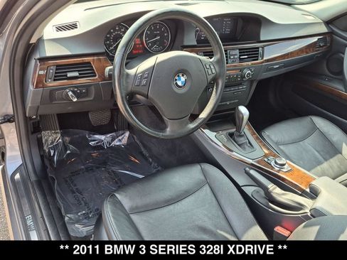 Used 2011 BMW 328i xDrive Sedan AWD/4WD image 2