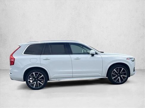 Used 2021 Volvo XC90 T6 Momentum AWD/4WD image 4