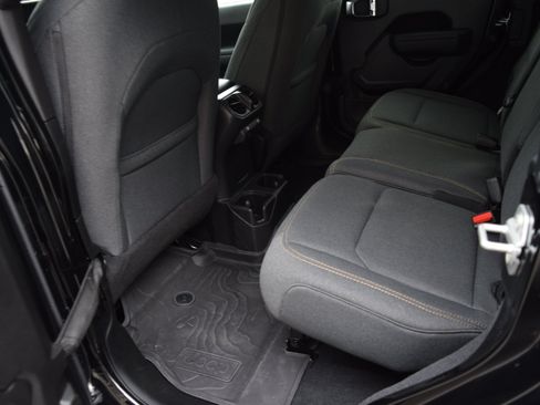 Used 2026 Jeep Wrangler Unlimited Sport AWD/4WD image 6