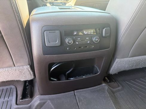 Used 2019 GMC Yukon Denali w/ Denali Ultimate Package AWD/4WD image 38